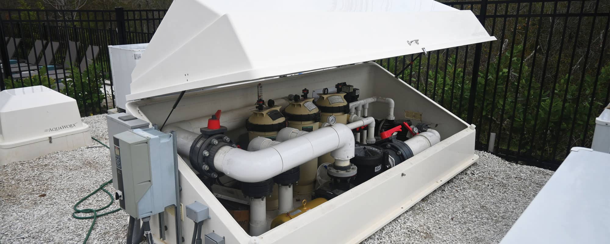 DE filtration system and pumps for swimming pool